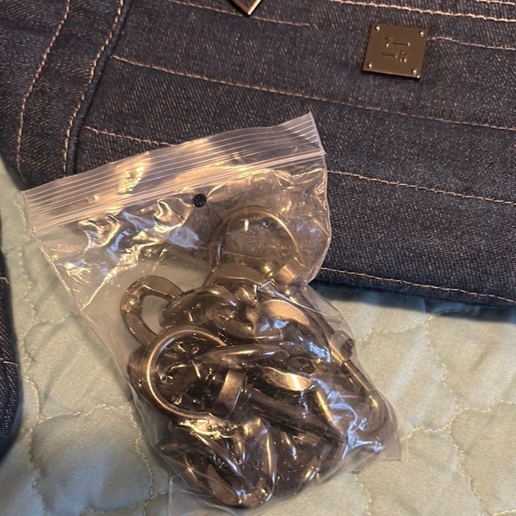 Think Royln denim crossbody bag with 2 different straps in pic’s - Picture 4 of 6